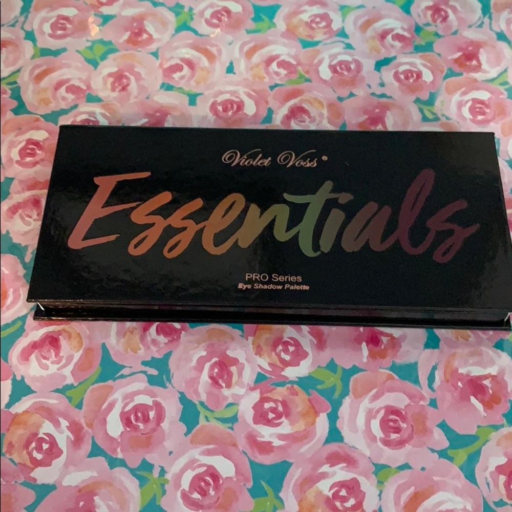 Violet voss essentials eyeshadow palette